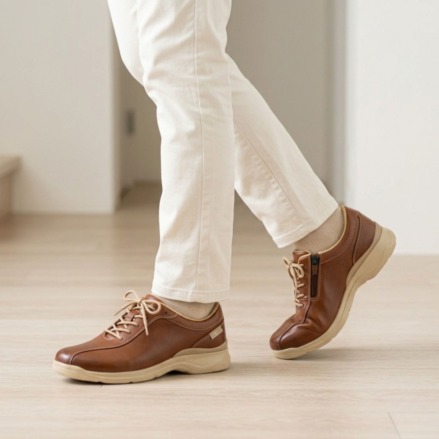 Lightweight Leather Walking Shoes | DR7007