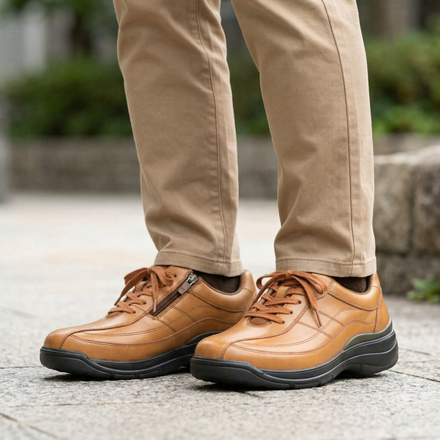 Lightweight Leather Side-Zip Shoes | DR8014