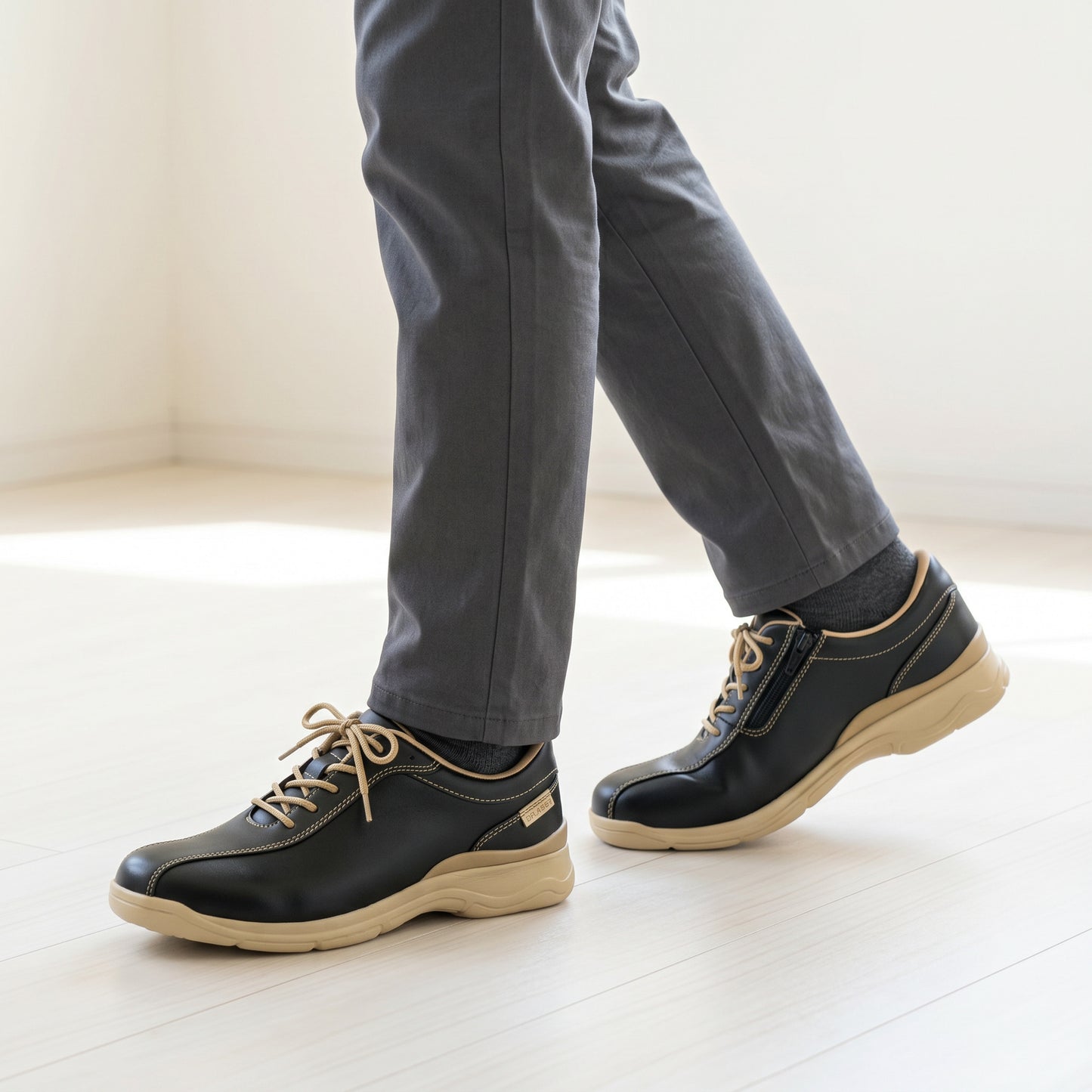 Lightweight Leather Walking Shoes | DR7007