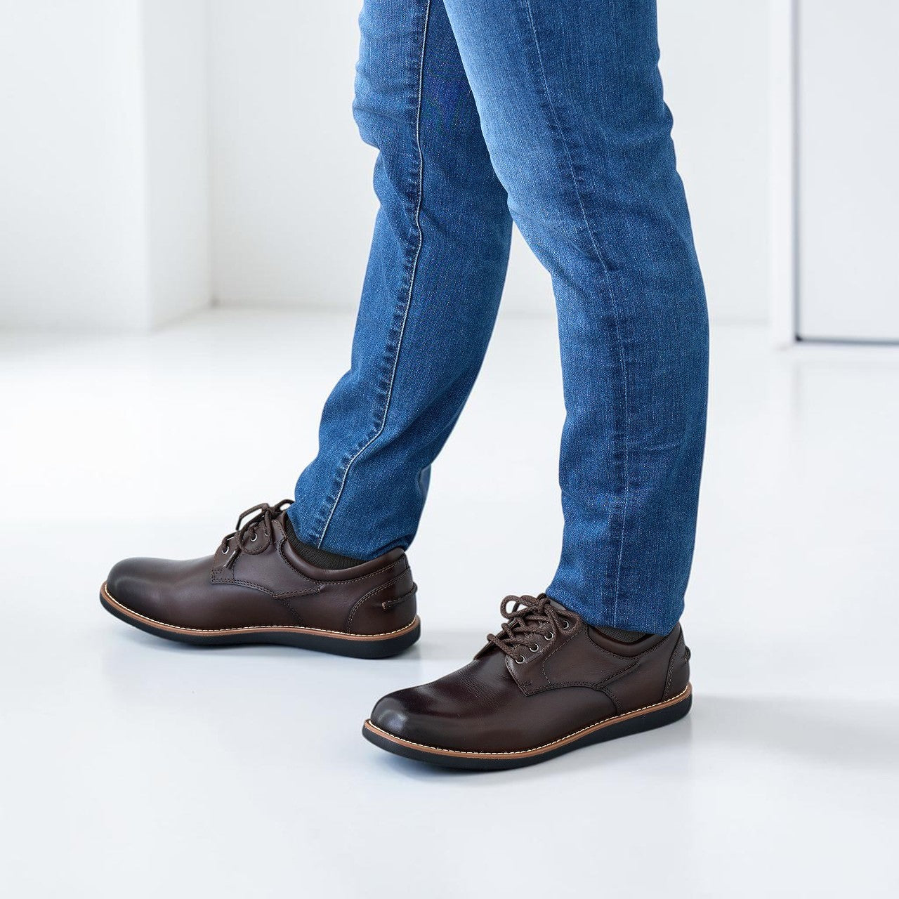 Lightweight Soft Leather Casual | DR8021